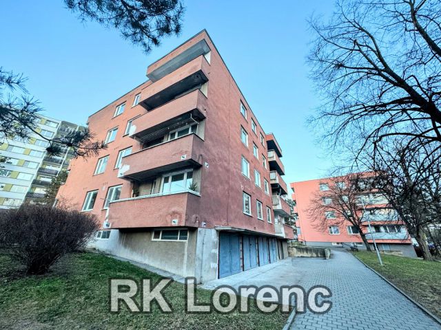                        Pronájem vytápěné garáže na&nbsp;ul. Jurkovičova Brno - Lesná                      