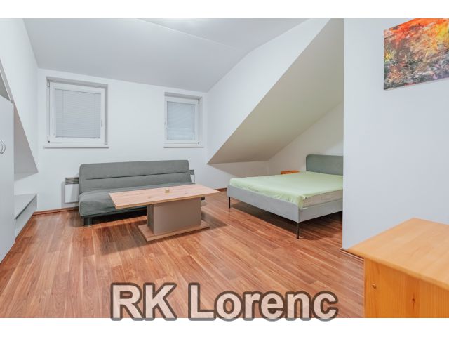                         Pronájem podkrovního bytu 2+kk na ul. Dělnická s parkovacím stáním                      