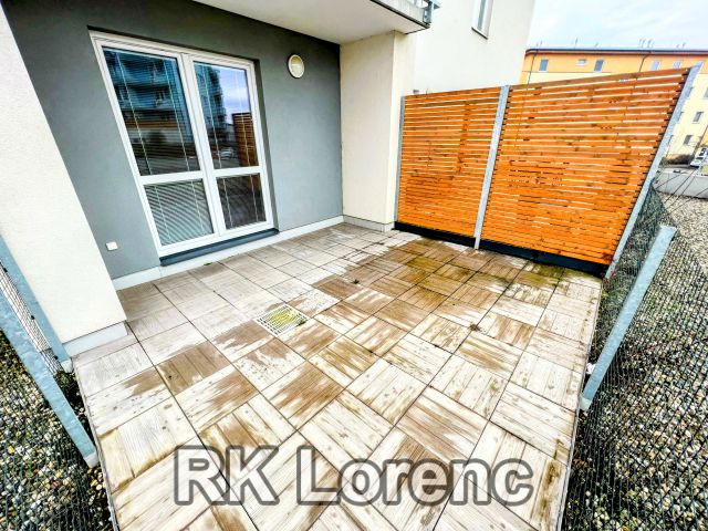                         Prodej novostavby bytu 1+kk na ul.Brněnská Pole s garážovým stáním i prostornou terasou                      